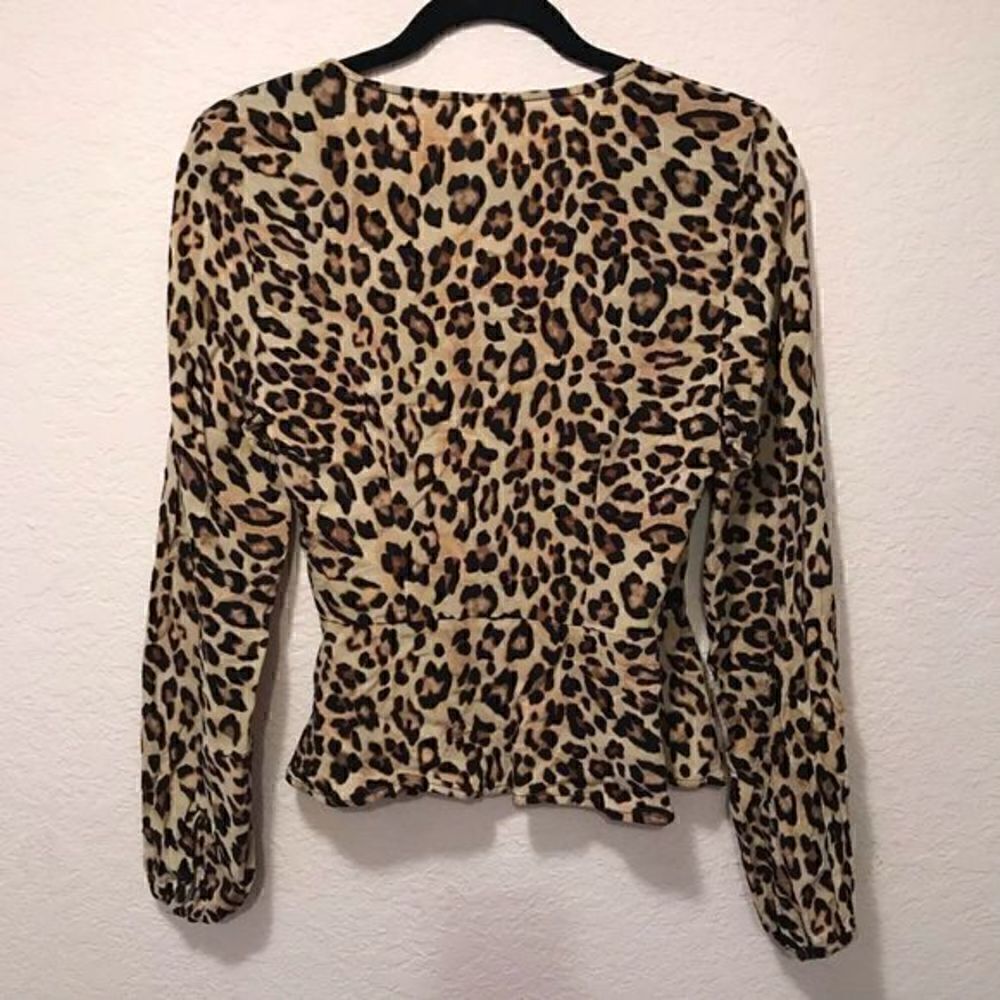 *30of3* H&M Leopard Wrap Around Top. Excellent Condition. - Picture 6 of 10